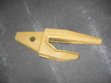 Processando o adaptador 8g8354 do dente do gato J350 da maquinaria moldando